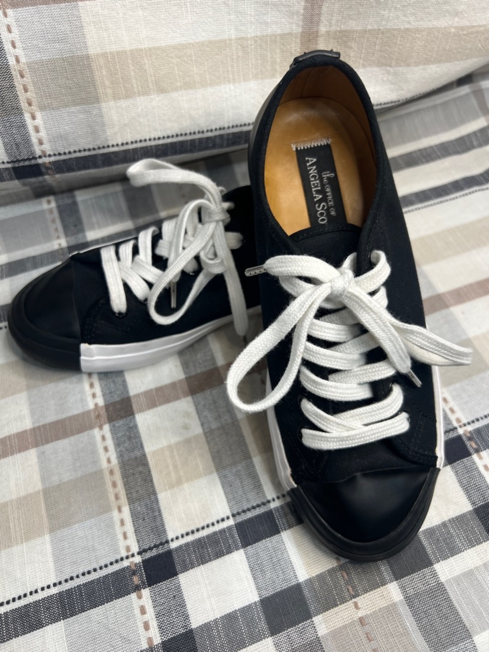 Angela Scott Black Canvas Low-Top Sneakers with White Laces - Picture 2 of 13